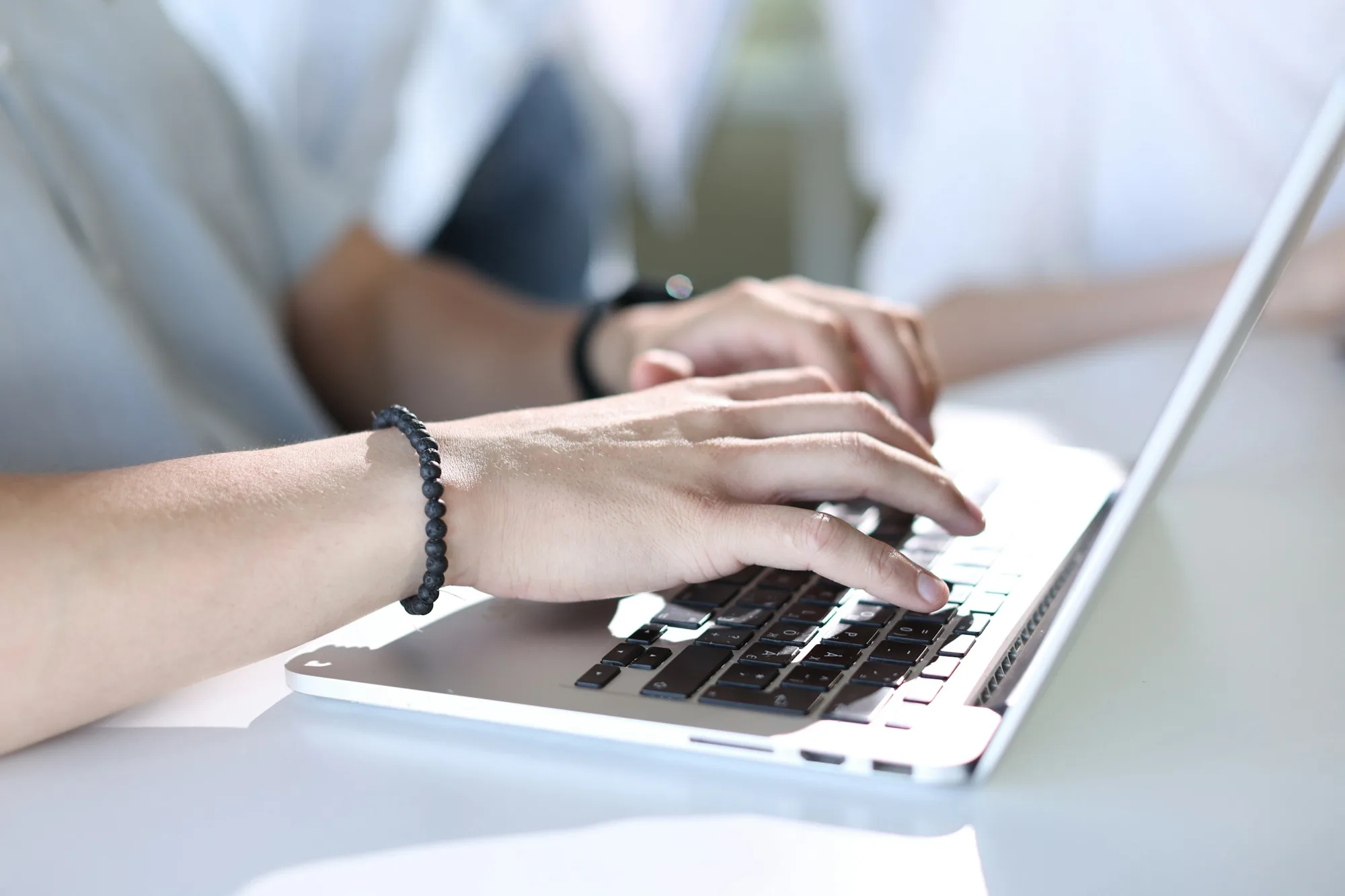 Mann am Laptop – MVP-Tools