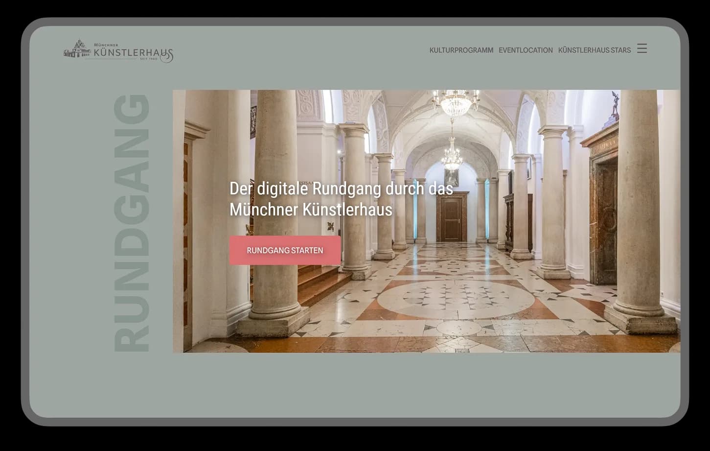 Homepage van het Münchner Künstlerhaus met foto van een marmeren zuilenhal en een knop voor de digitale rondleiding